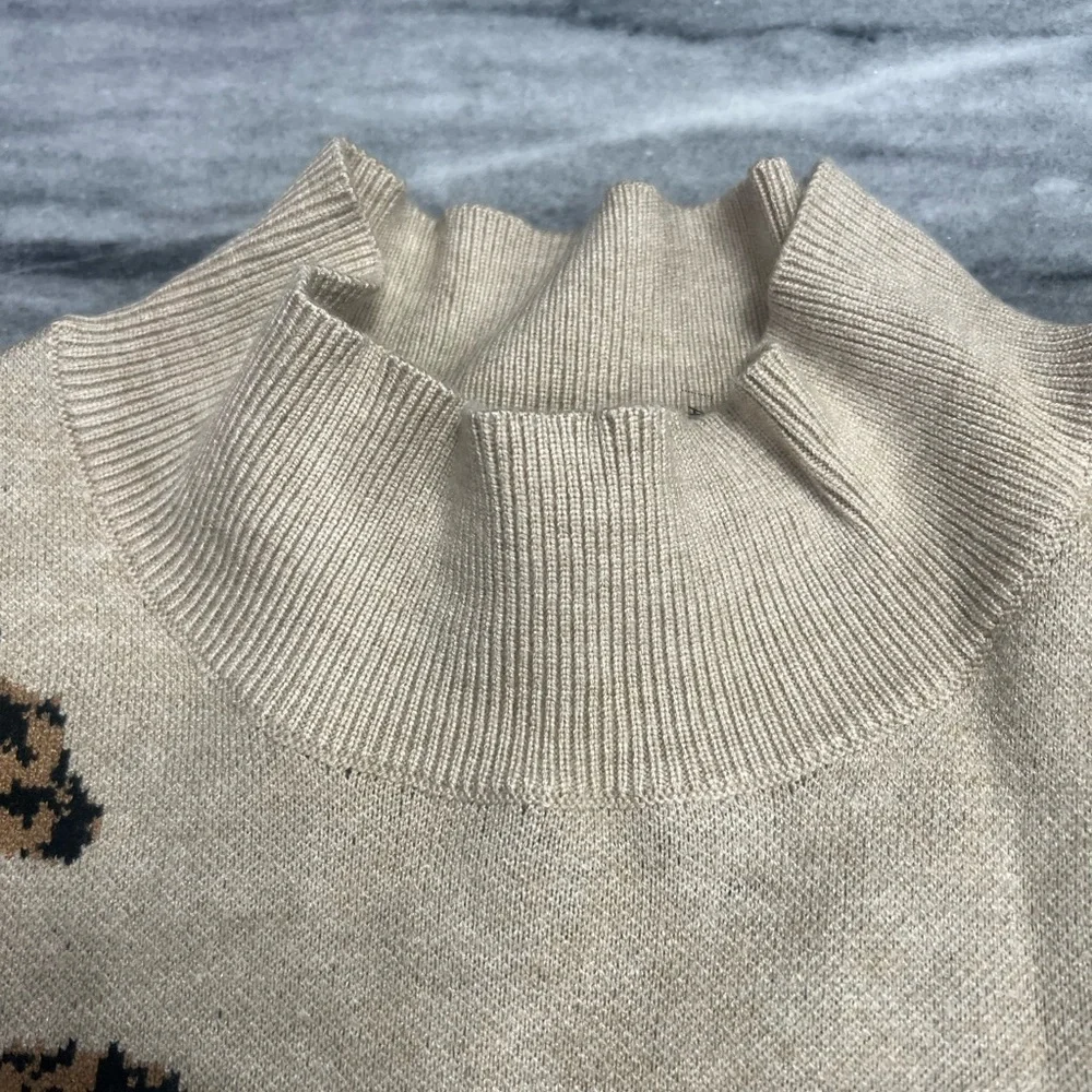 Women’s Entro Beige Cheetah Sweater size large - Picture 10 of 15